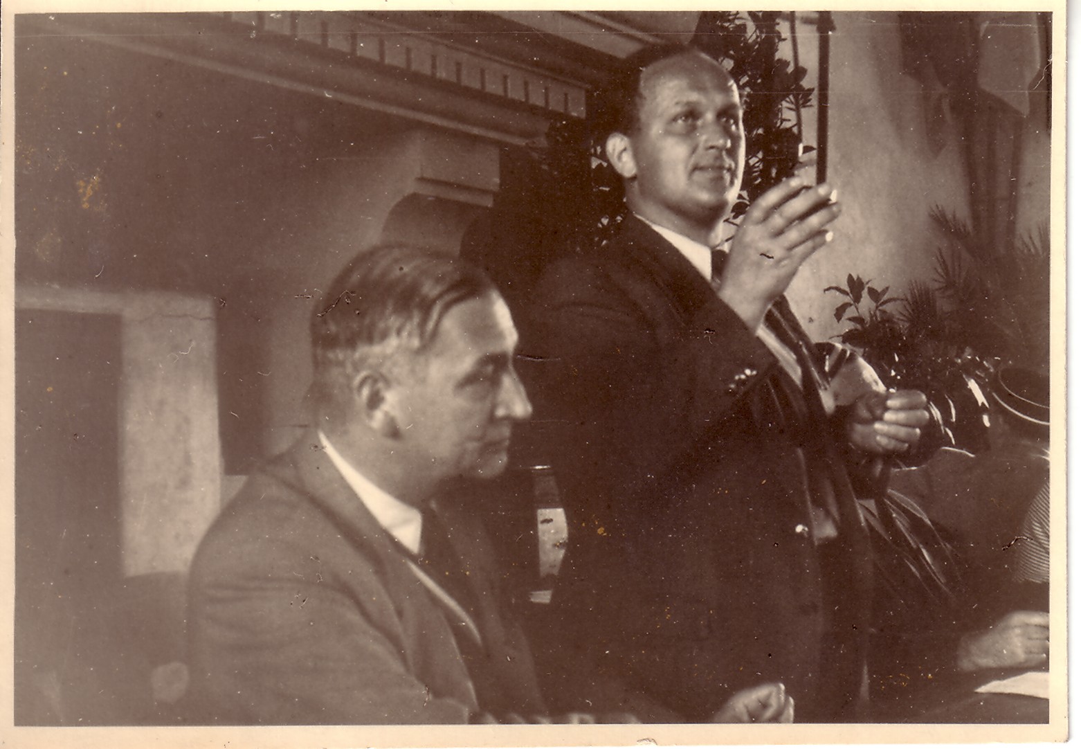 Walter Ballas (vorne) und Gerd Schaefer-Rolffs beim oAT, Weinheim, 5.6.1952 (Kösener Archiv F 03-00044)