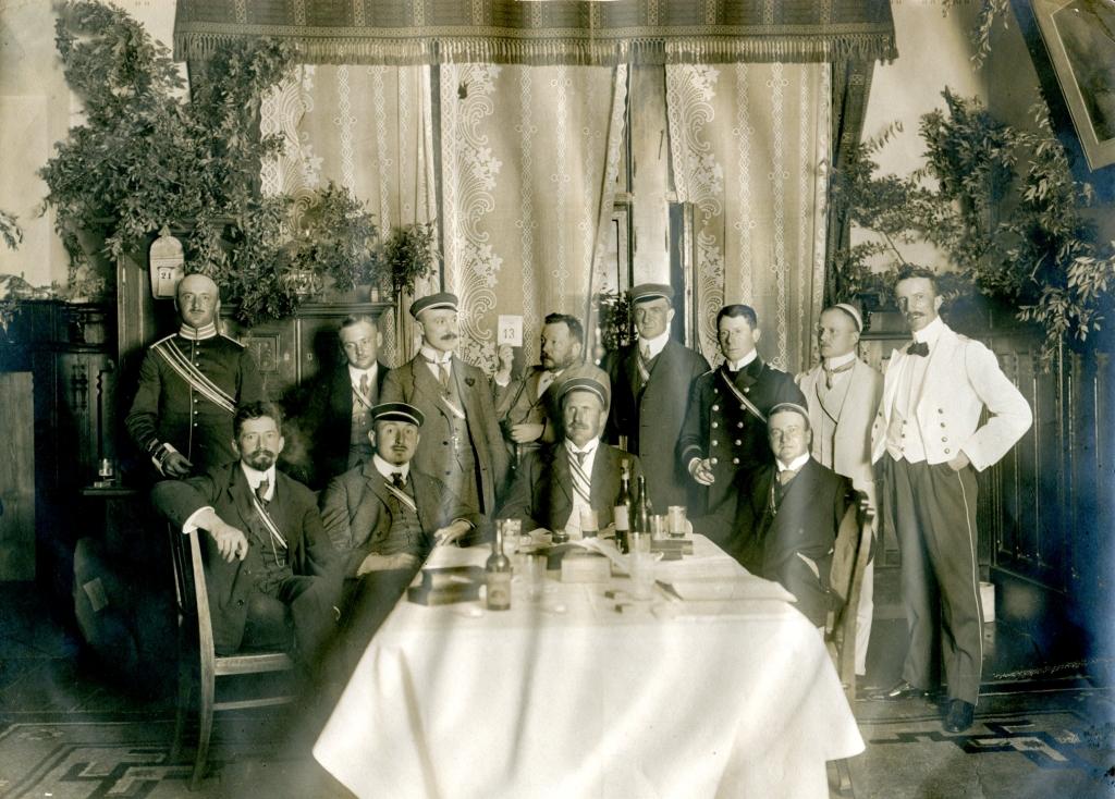 AHSC Tsingtau, Fotografie des eines SC-Abends aus dem Gästebuch, Kösener Archiv